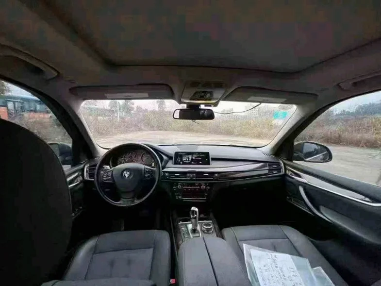 宝马X5 后面外观一