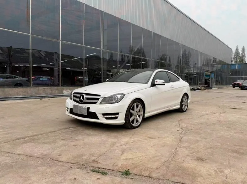 奔驰C 正面外观二