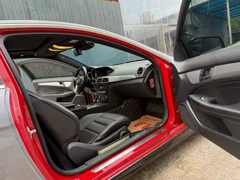 奔驰C 后面外观二