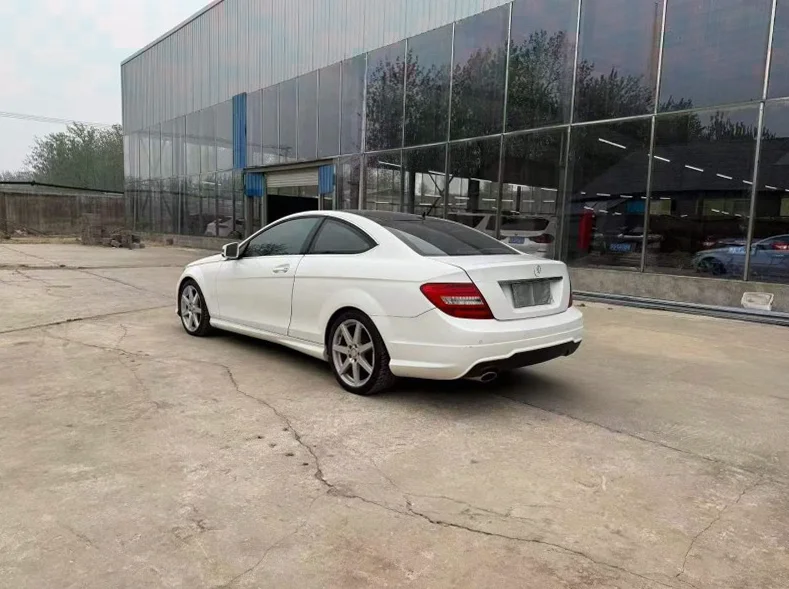 奔驰C 内饰后排