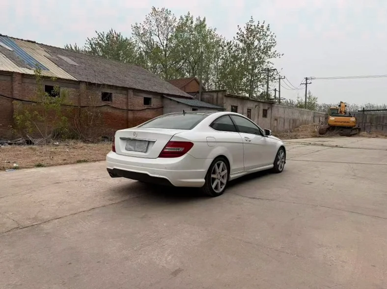 奔驰C 内饰前排