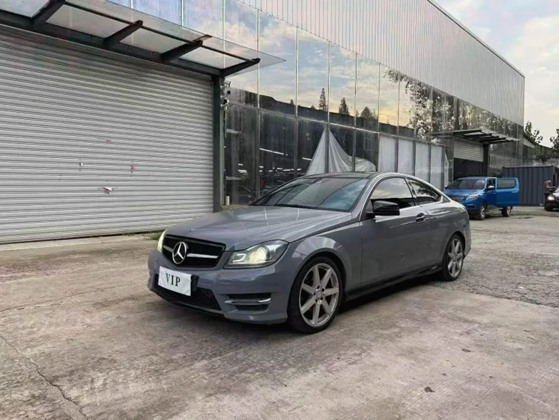 奔驰C 正面外观二