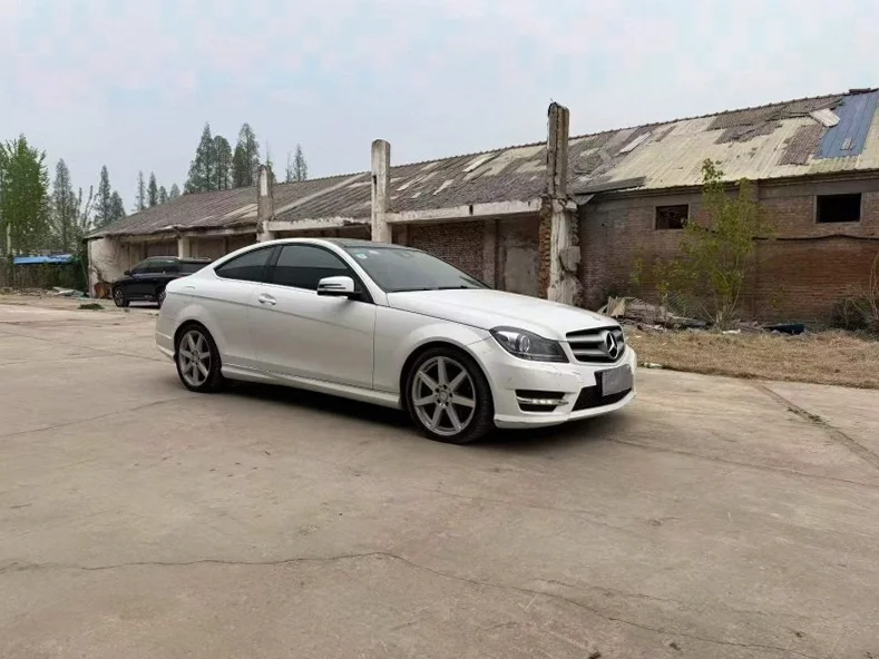 奔驰C 正面外观三