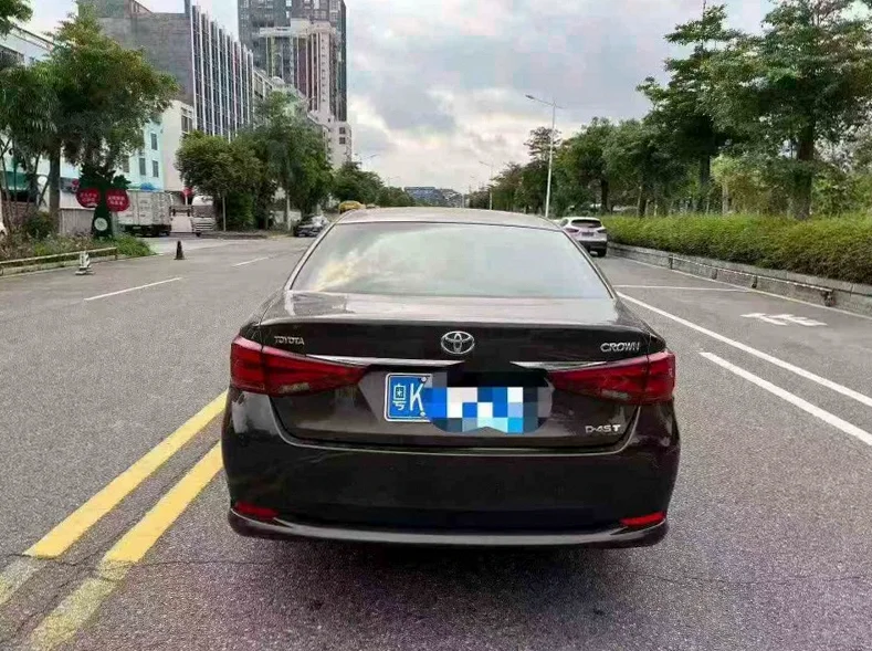 丰田皇冠 驾驶室