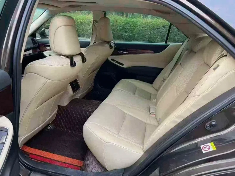 丰田皇冠 后面外观二