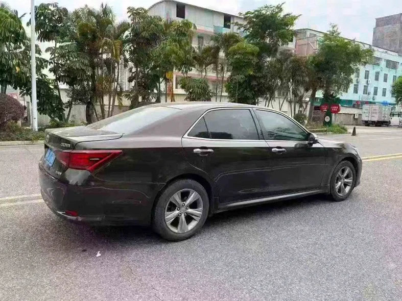 丰田皇冠 内饰后排