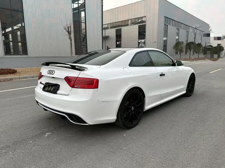 奥迪RS5 内饰后排