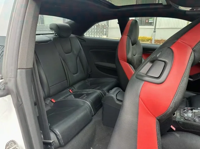 奥迪RS5 后面外观一