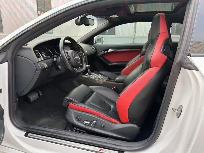 奥迪RS5 后面外观三