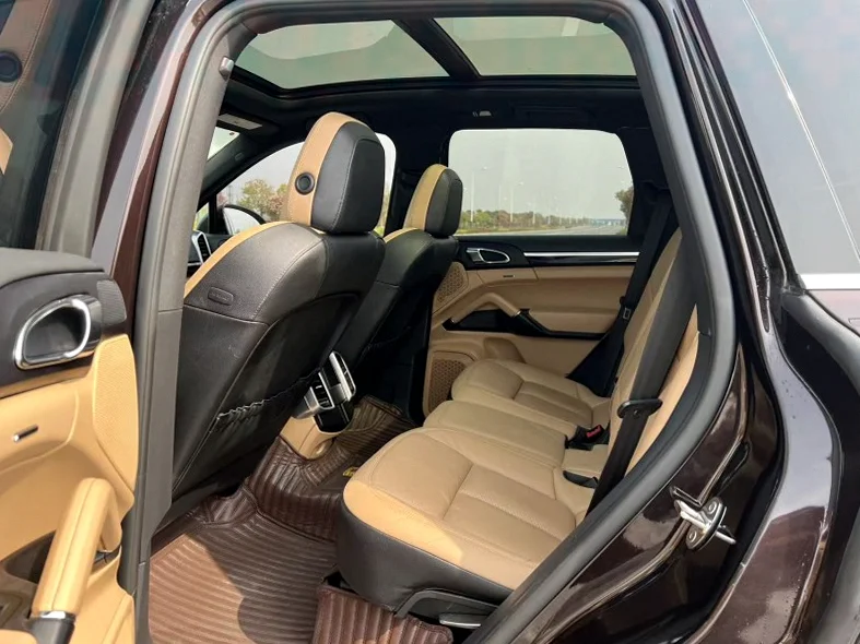 保时捷卡宴 正面外观三