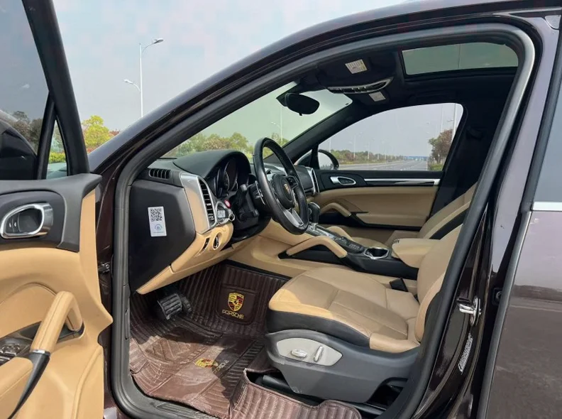 保时捷卡宴 后面外观一