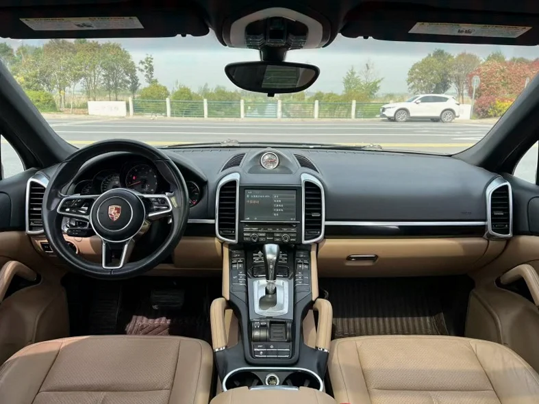 保时捷卡宴 后面外观二