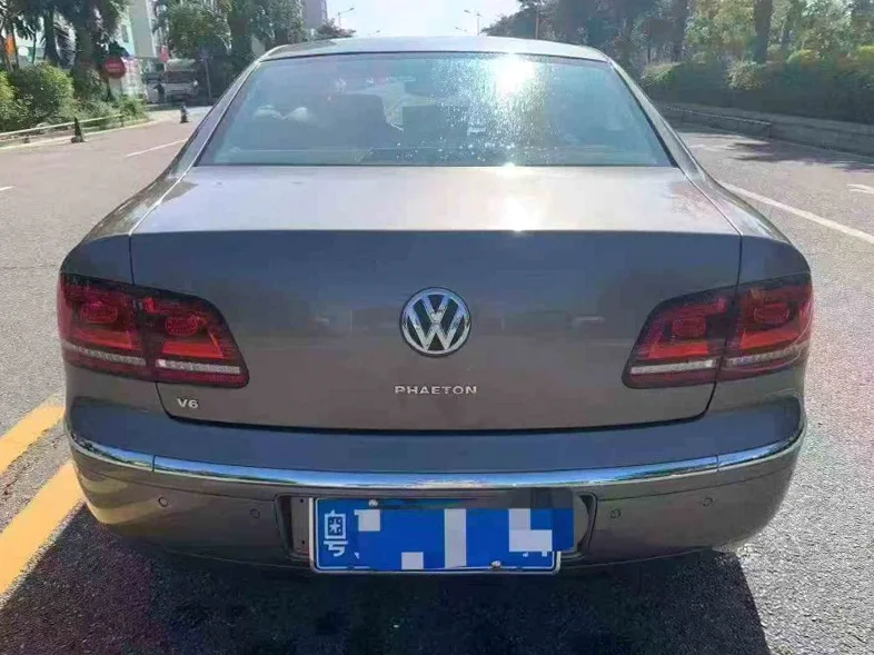 大众辉腾 驾驶室