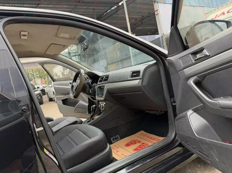 大众朗逸 后面外观三