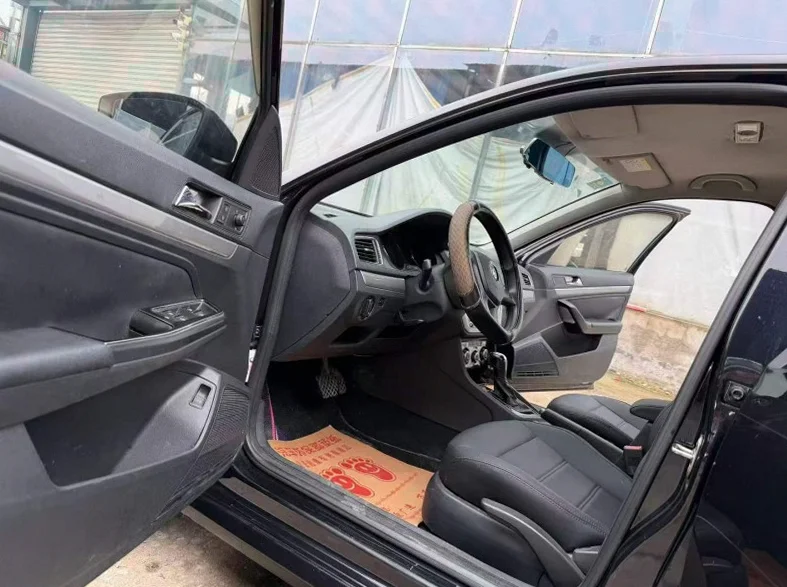 大众朗逸 后面外观一