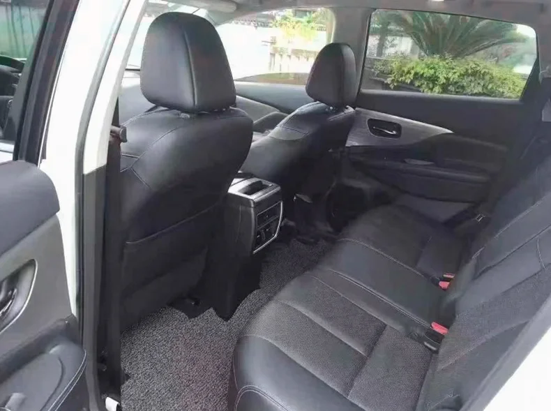 日产楼兰 后面外观一