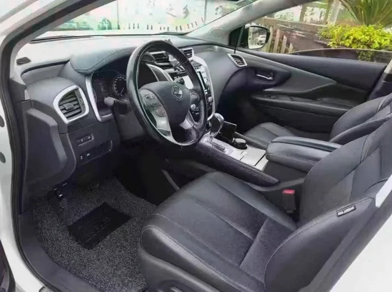 日产楼兰 正面外观三