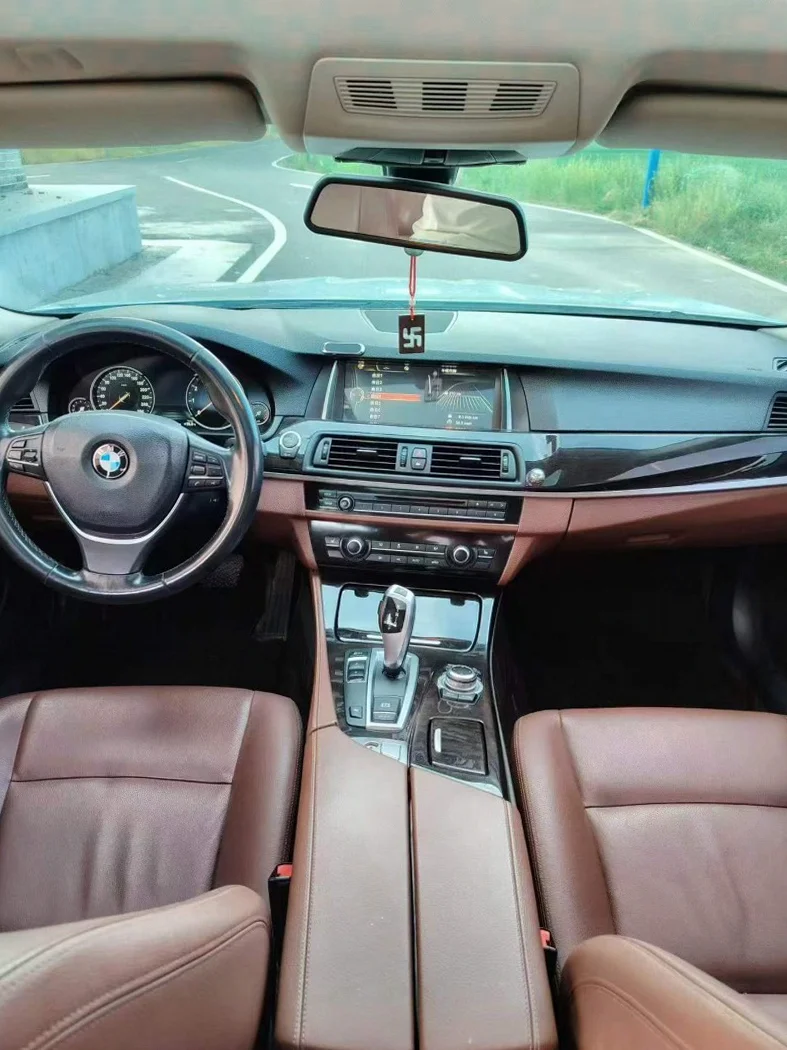 宝马5系 后面外观一