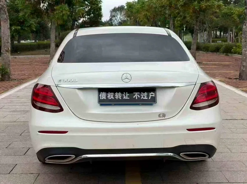 奔驰C 内饰后排