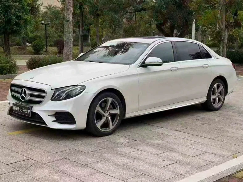奔驰C 正面外观二