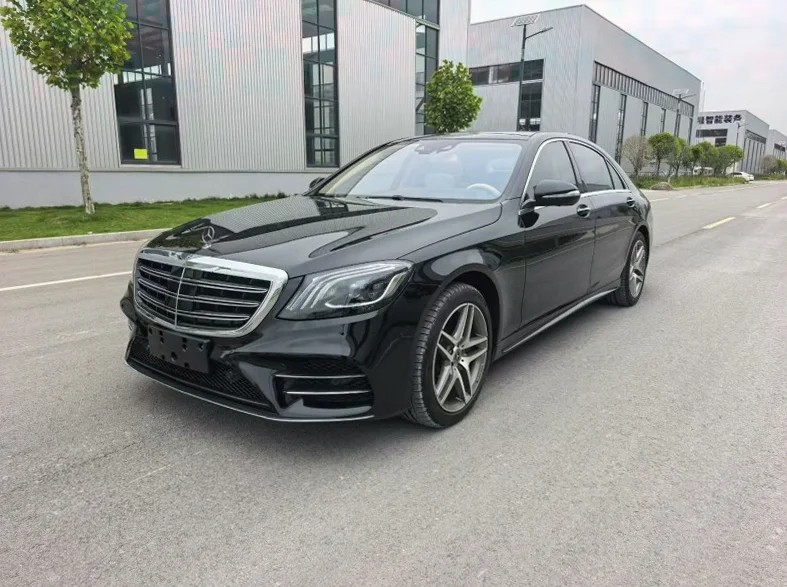奔驰S 正面外观二