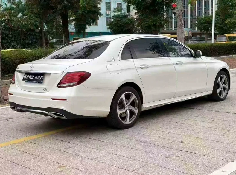 奔驰C 后面外观三