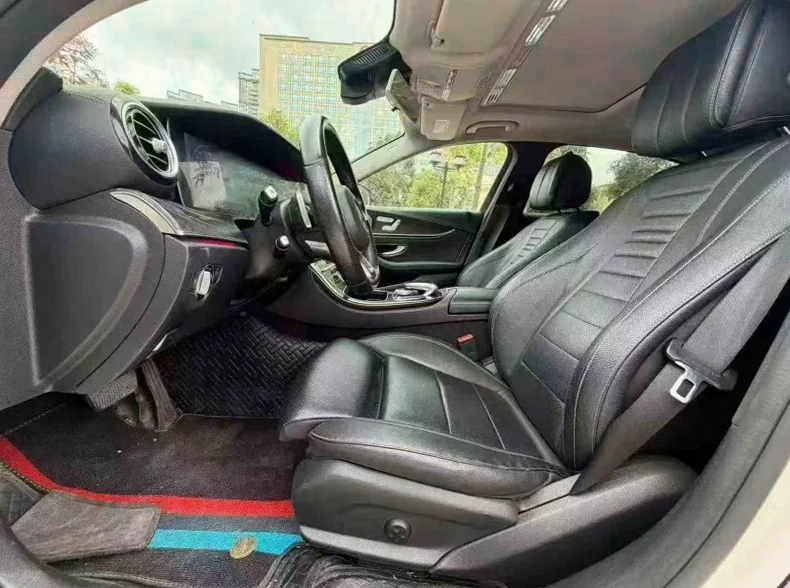 奔驰C 后面外观二