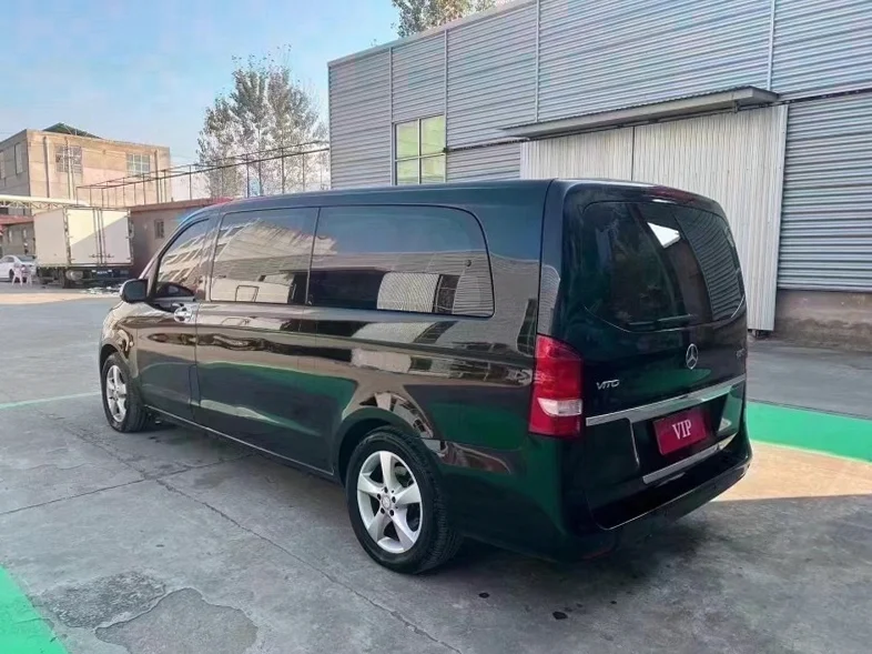 奔驰威霆 后面外观三