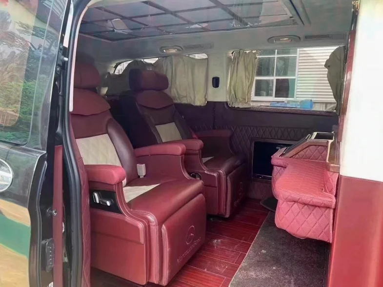 奔驰威霆 内饰前排