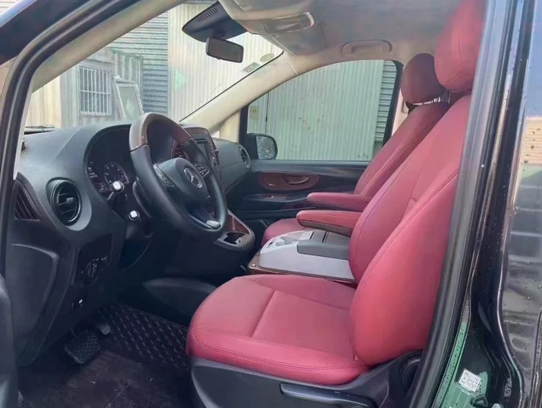 奔驰威霆 后面外观二