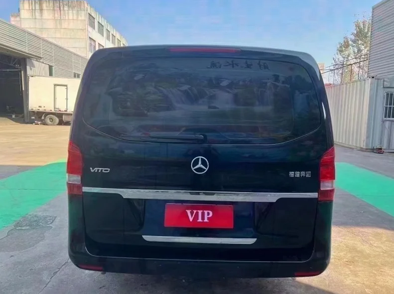 奔驰威霆 正面外观三