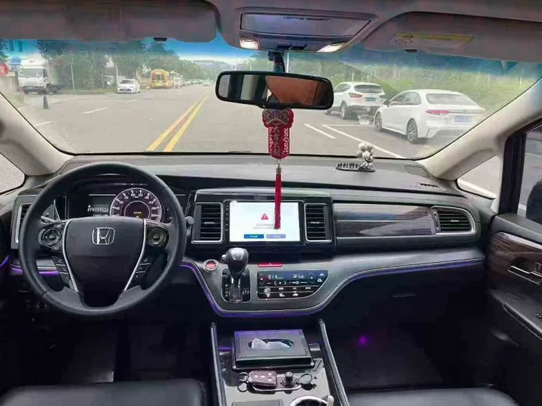 本田艾力绅 内饰前排