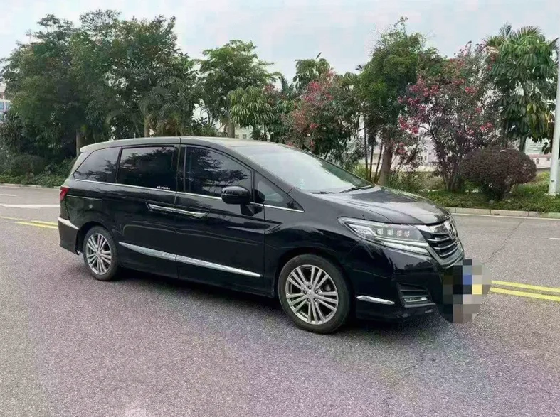 本田艾力绅 正面外观二