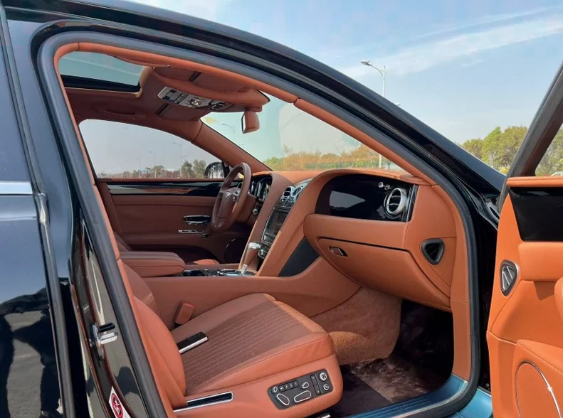 宾利飞驰 内饰后排