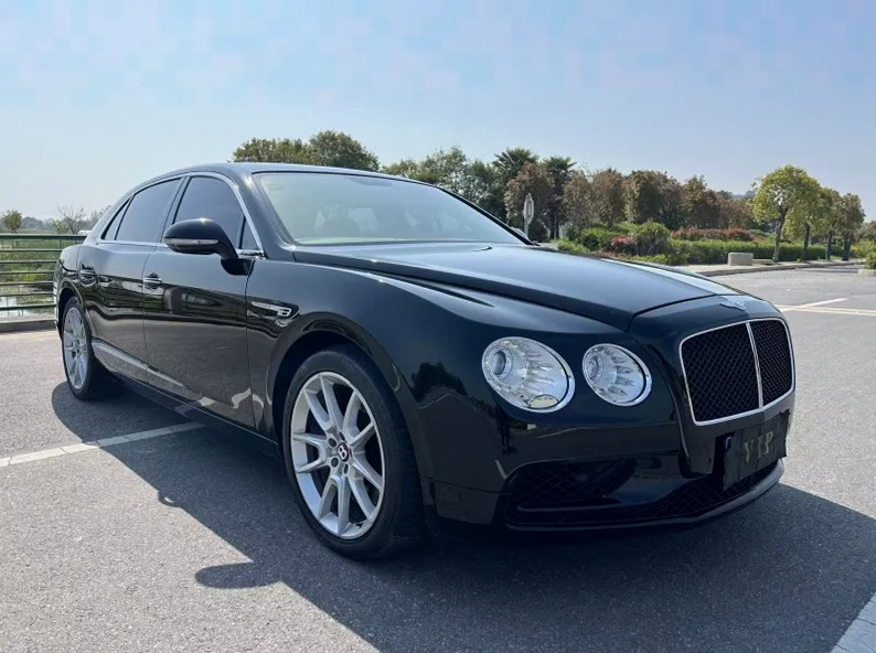 宾利飞驰 正面外观二