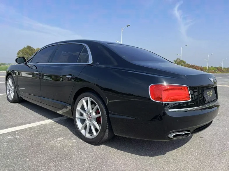 宾利飞驰 后面外观三