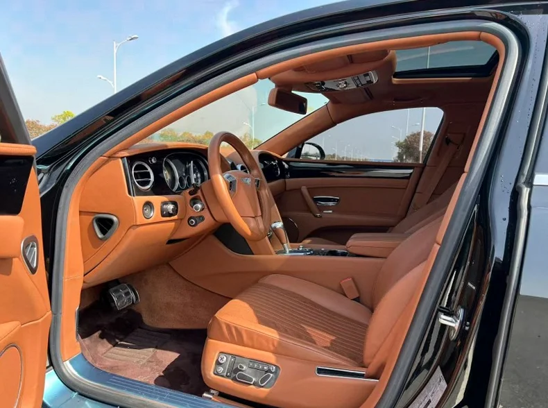 宾利飞驰 后面外观一