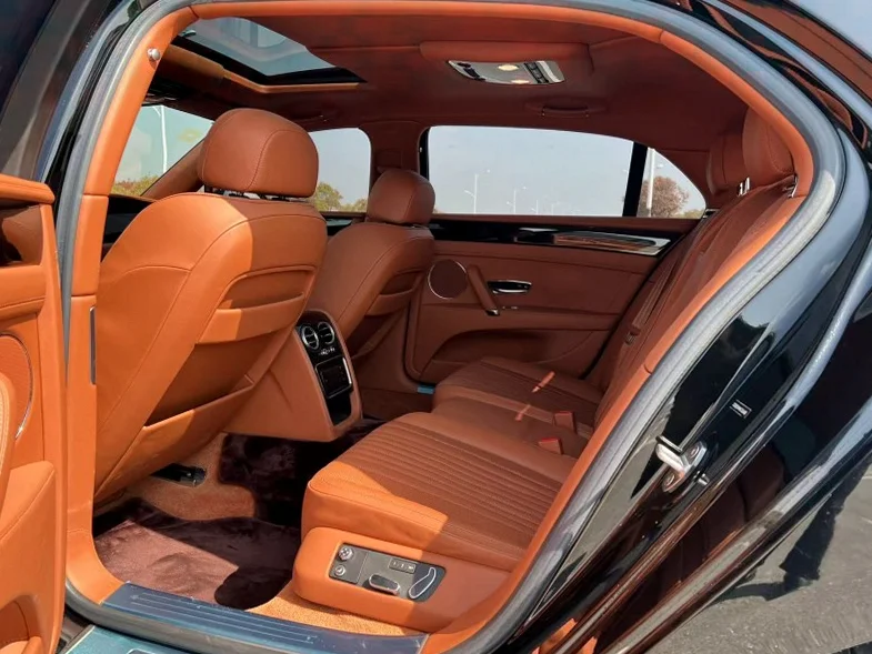 宾利飞驰 驾驶室