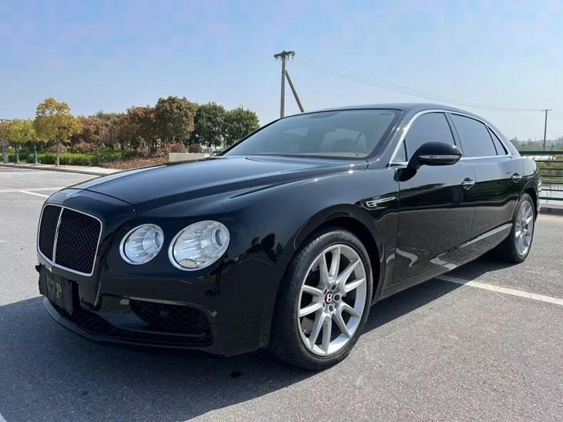 宾利飞驰 正面外观三