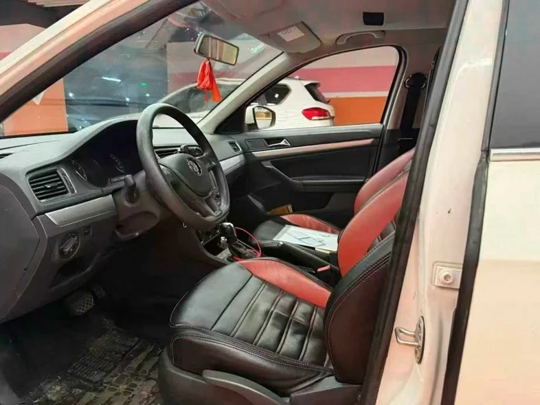 大众朗逸 后面外观三