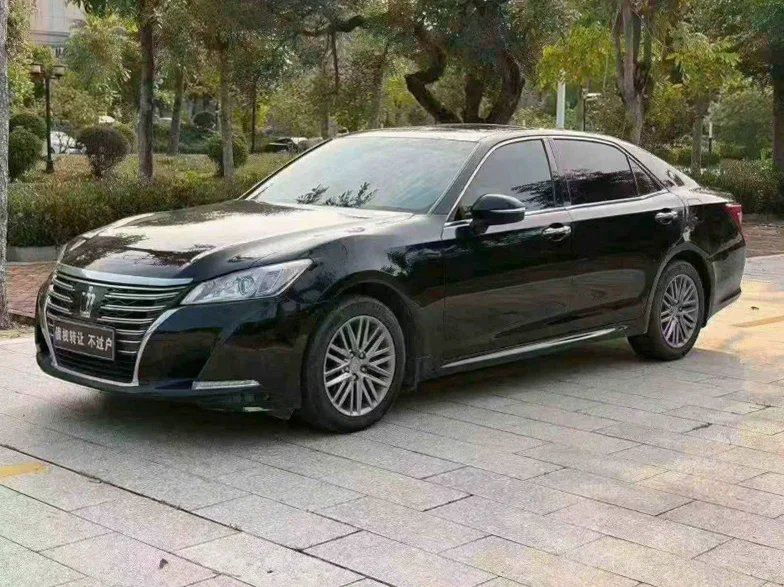 丰田皇冠 正面外观三