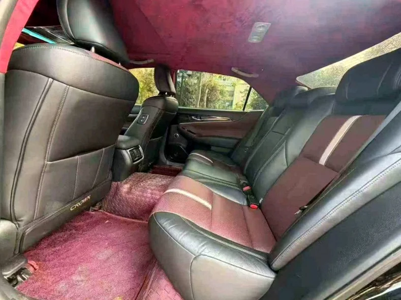 丰田皇冠 内饰前排