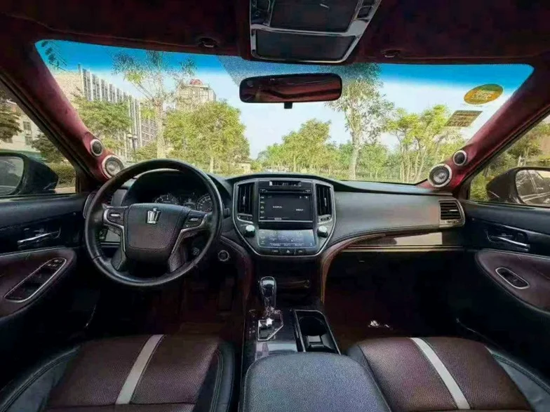 丰田皇冠 后面外观二