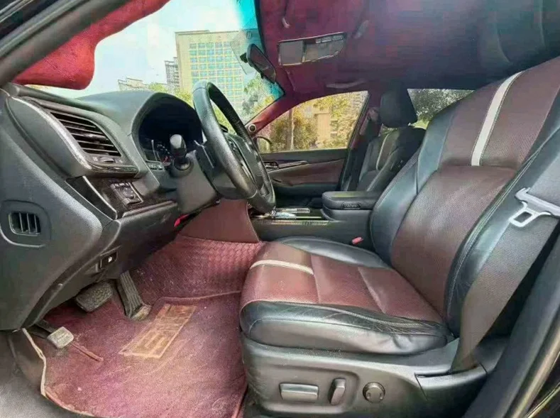 丰田皇冠 内饰后排