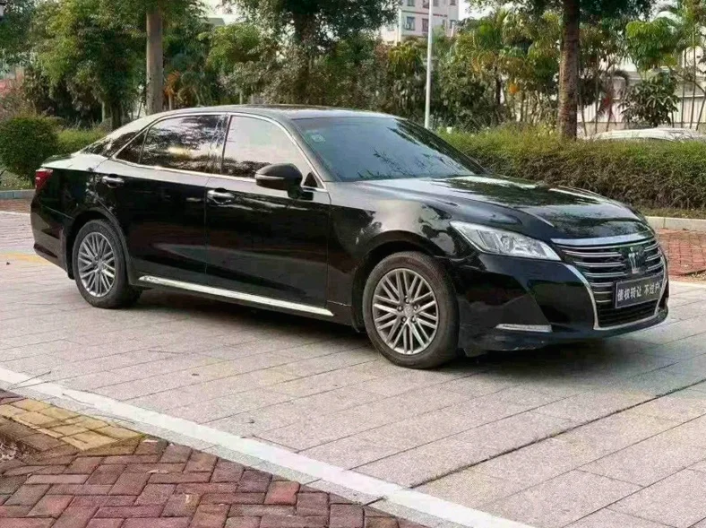 丰田皇冠 正面外观二