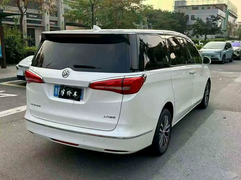 别克GL8 内饰前排