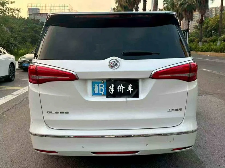 别克GL8 内饰后排