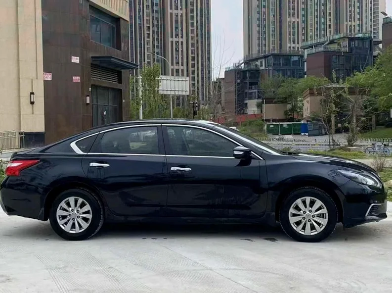 日产天籁 内饰前排