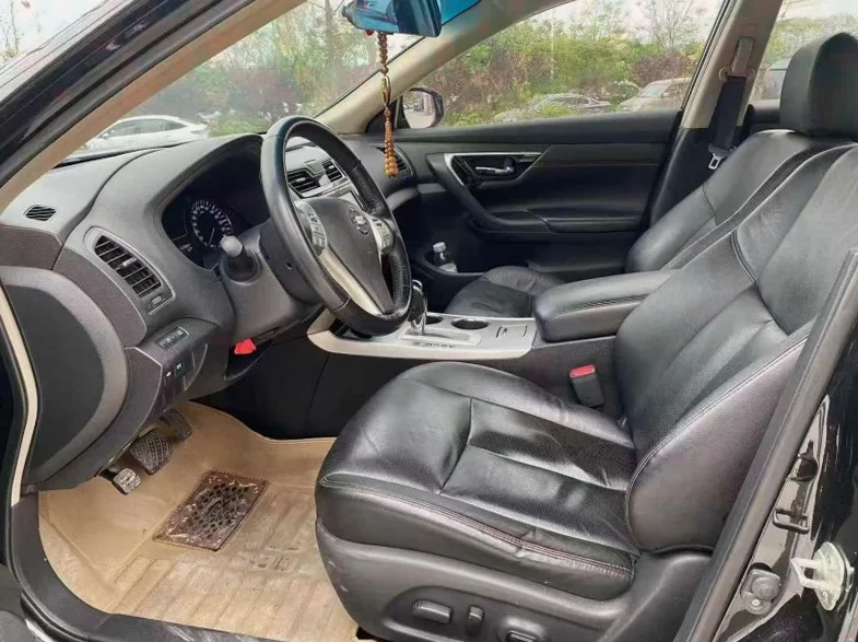 日产天籁 后面外观三