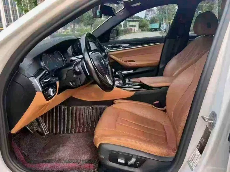 宝马5系 后面外观一